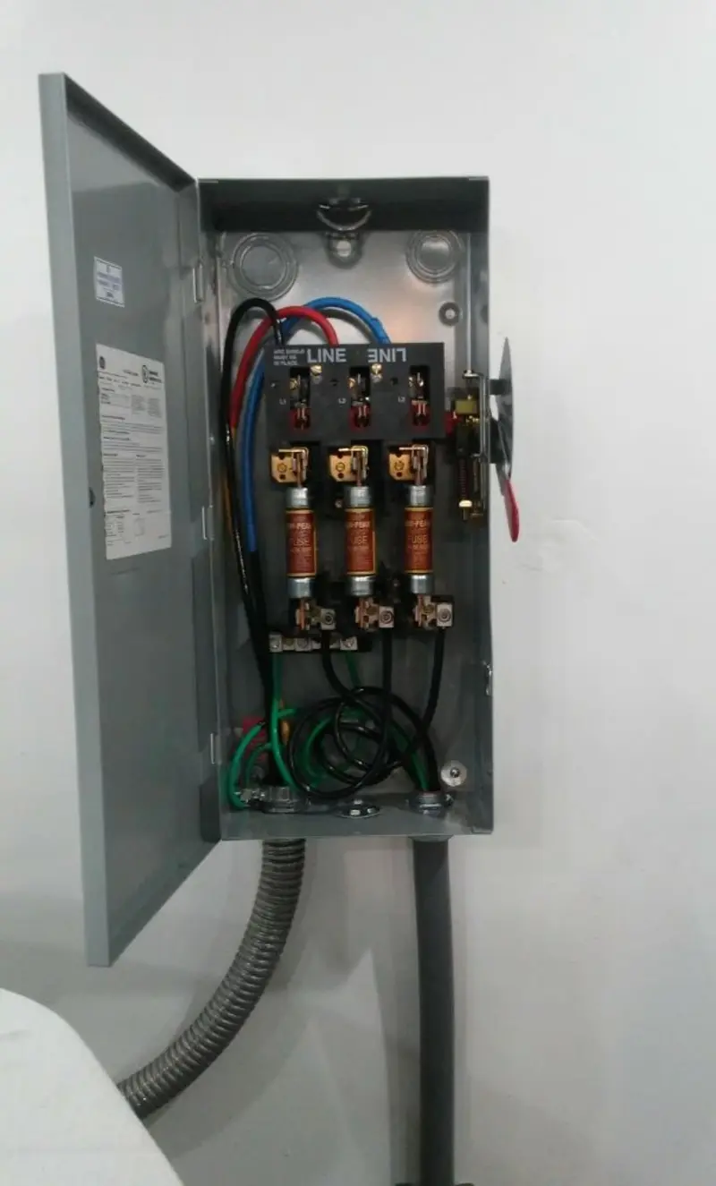 Three-phase disconnect switch installed for Smoke Detector Installation in Westville